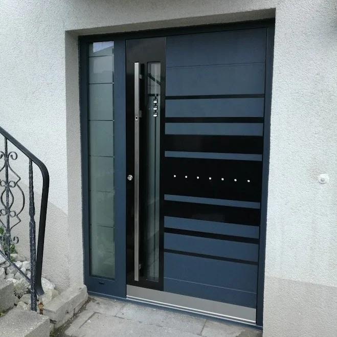 Anthrazit-Haustür mit Seitenteil und Swarovski Steinen