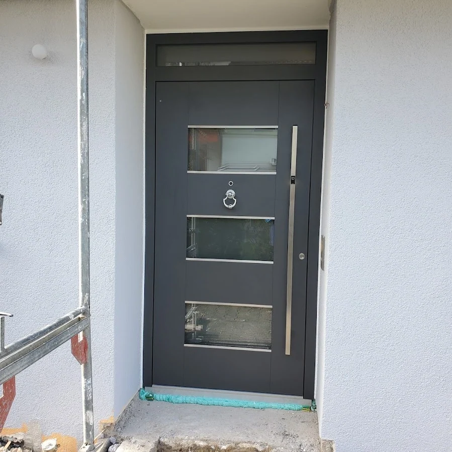 Inotherm AGE-Serie | Anthrazit mit Querstreifen-Glas und Türklopfer