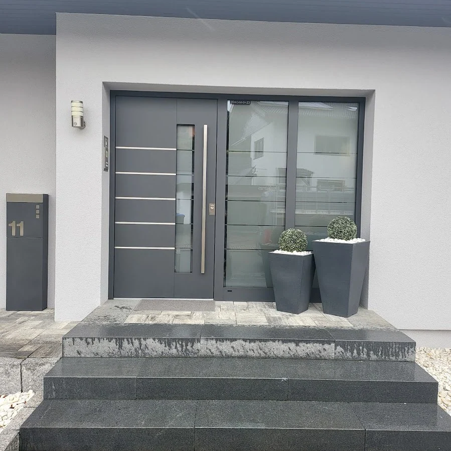 Inotherm AGE-Serie | RAL 7016 Anthrazitgrau mit 4 horizontalen Edelstahlapplikationen