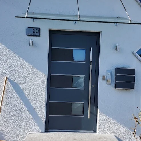 Inotherm Aluminium-Haustür in RAL 7016 Anthrazitgrau