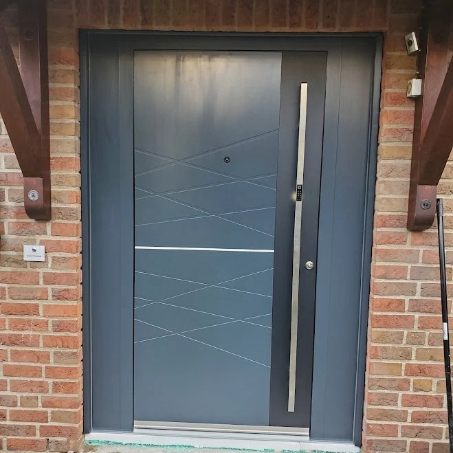 Inotherm Exclusiv Basaltgrau mit diagonalem Kreuzlinienmuster (Klinkerfassade)