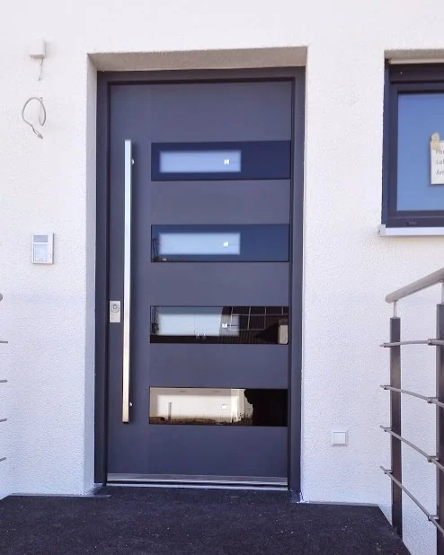 Inotherm Haustür in Anthrazit mit Glas