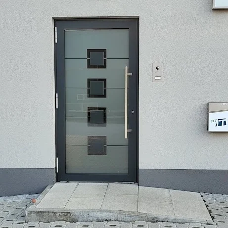 Inotherm Select-Serie | RAL 7016 Anthrazitgrau mit großformatiger Glasfüllung