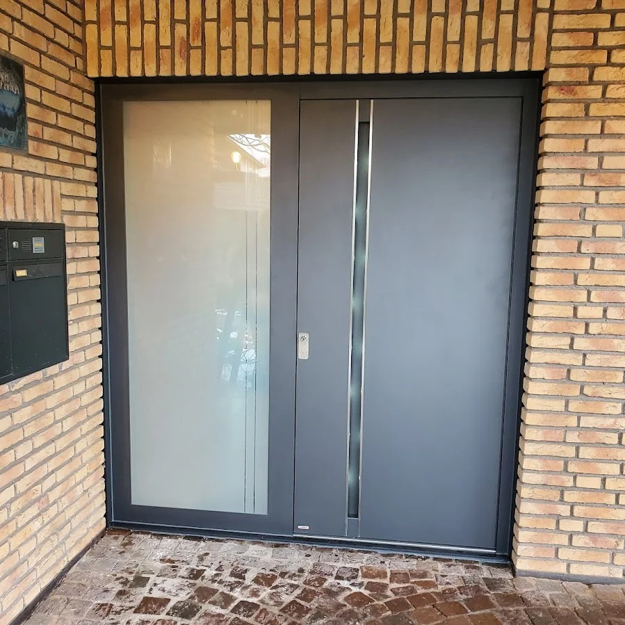 Pirnar Tür mit Seitenteil in Anthrazit mit großen Glasflächen