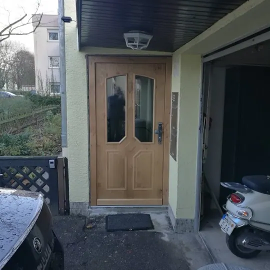 Holz-Haustür im Landhausstil