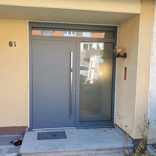 Inotherm AGE-Serie | Basaltgrau mit Seitenteil und Oberlicht