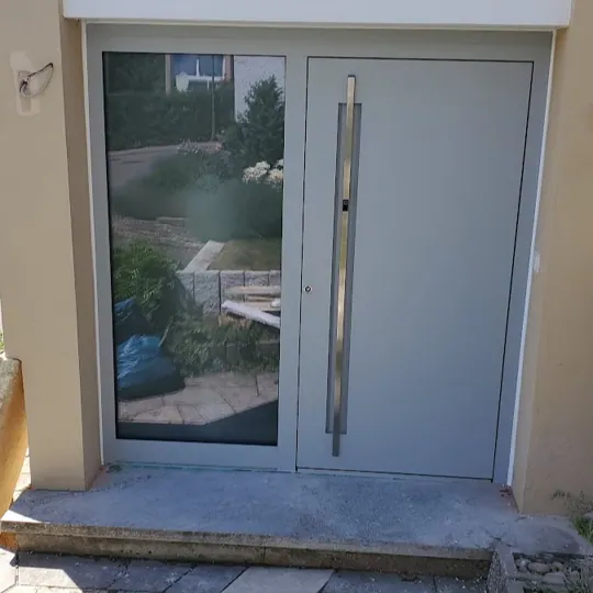 Inotherm AGE-Serie in RAL 7030 Steingrau