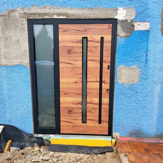 Inotherm Exclusiv · Altholz-Dekor DD 415 „Split Eiche Hell" · schwarzer Rahmen und Seitenteil