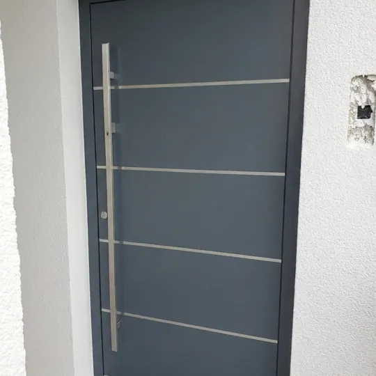 Inotherm Exclusiv, anthrazit, ohne Glas, horizontale Edelstahlstreifen