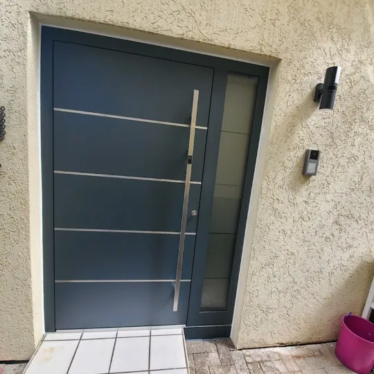 Inotherm Exclusiv in Anthrazit mit Fingerscan und Seitenteil