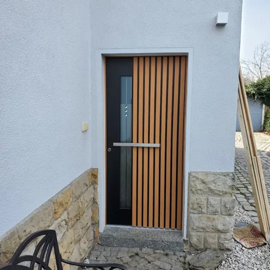 Inotherm Exclusiv mit vertikalen Eiche-Lamellen