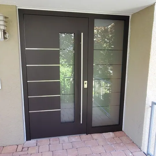Inotherm Exclusiv | Schwarzbraun mit horizontalen Edelstahlstreifen und Seitenteil