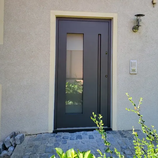 Inotherm Haustür in RAL 7016 Anthrazitgrau