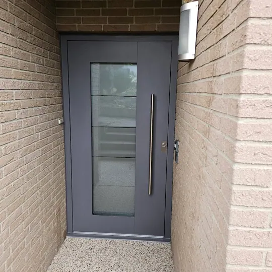 Inotherm Haustür in Silbergrau