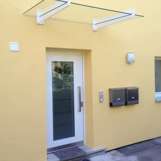 Weiße Inotherm Haustür für den Haustürtausch